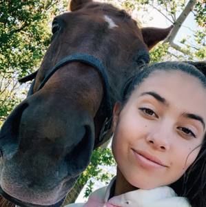 Meet your Posher, Talia